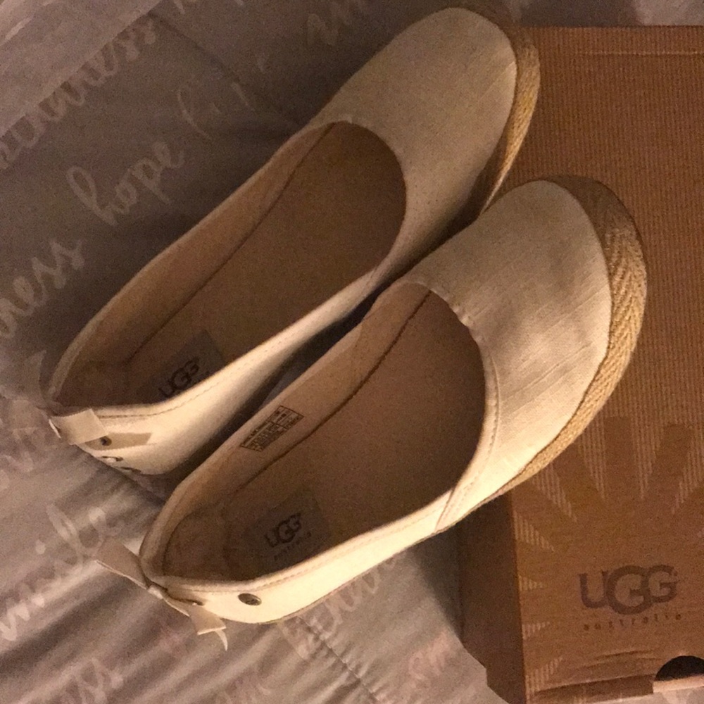 UGG Women’s Indah White Canvas Flat